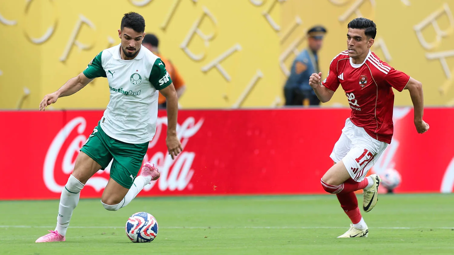 Abel Ferreira fala sobre disputa no Palmeiras entre Flaco López e Vitor Roque: “Temos que ter paciência”