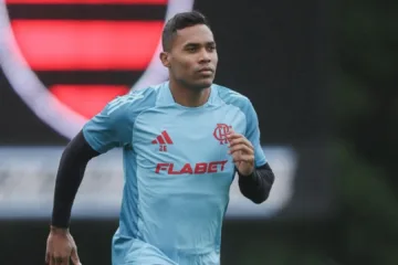 Flamengo deve ter desfalque de Alex Sandro contra o Espérance na Copa do Mundo de Clubes Fifa