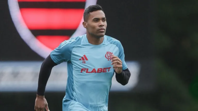 Flamengo deve ter desfalque de Alex Sandro contra o Espérance na Copa do Mundo de Clubes Fifa