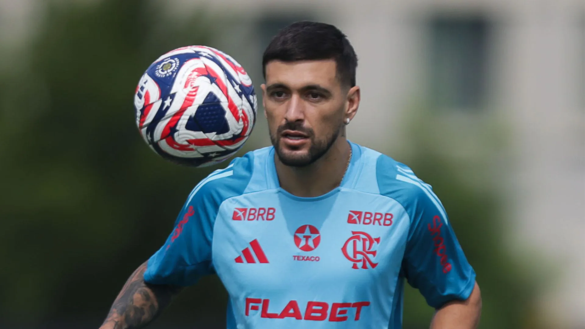 Flamengo se ‘reforça’ com Arrascaeta e Alex Sandro em treino visando Copa do Mundo de Clubes