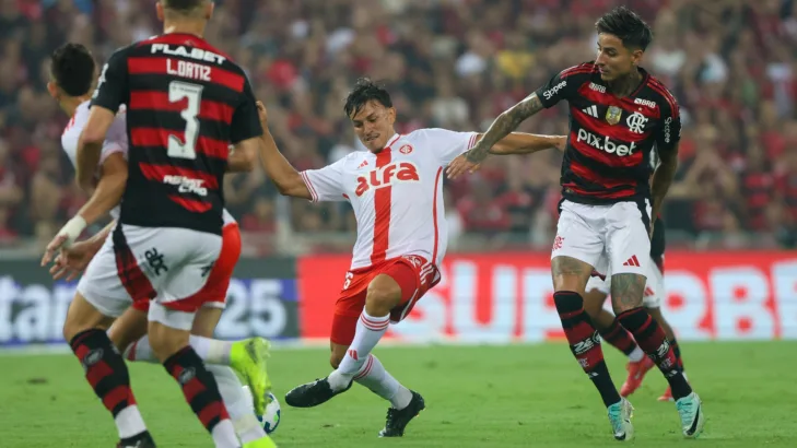 Nilson Cesar antecipa placar de Flamengo x Internacional e crava classificado na Libertadores: “Vai dar Mengão” Nilson Cesar antecipa placar de Flamengo x Internacional e crava classificado na Libertadores: “Vai dar Mengão”