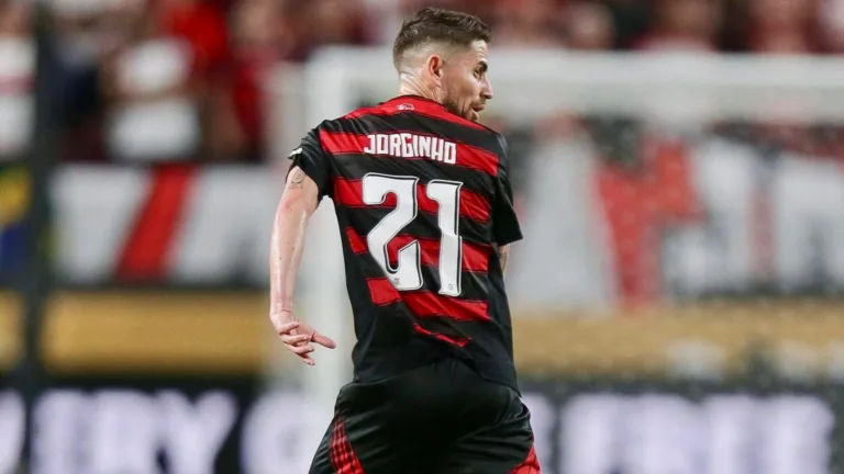 Torcedores do Flamengo “se assustam” com desempenho de Jorginho na Libertadores: “Que jogador inacreditável”