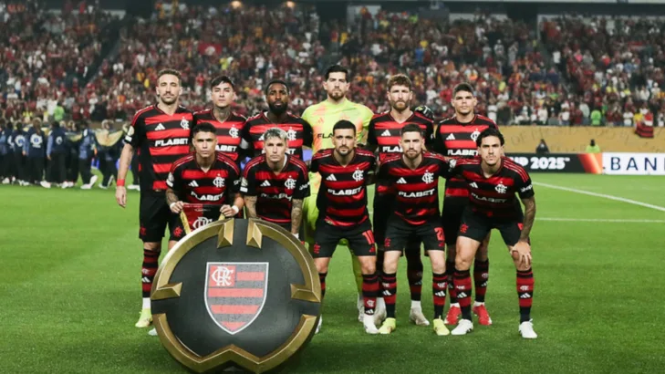 Cicinho vê Flamengo confiante e aposta em vitória contra o Chelsea no Mundial de Clubes Cicinho vê Flamengo confiante e aposta em vitória contra o Chelsea no Mundial de Clubes
