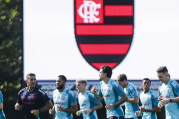 Bagagem do Flamengo na Copa do Mundo de Clubes pesa cerca de três toneladas e conta com 150 pares de chuteiras
