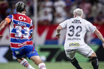 Sem Neymar, Santos vence o Fortaleza com golaço de Rollheiser e foge do Z4 do Brasileirão Série A