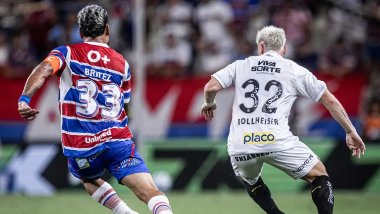 Sem Neymar, Santos vence o Fortaleza com golaço de Rollheiser e foge do Z4 do Brasileirão Série A