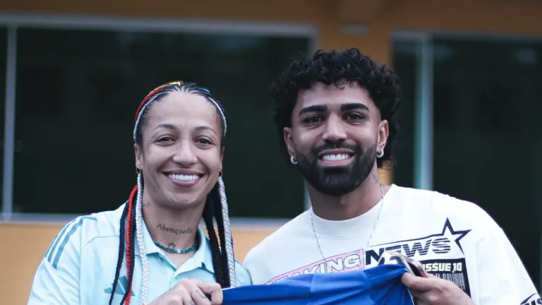 Gabigol marca presença em goleada do Cruzeiro pelo Brasileirão Feminino