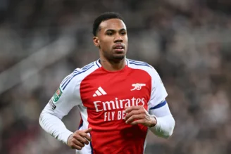 Gabriel Magalhães em jogo do Arsenal