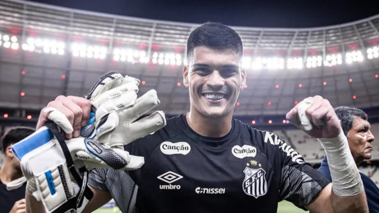 Gabriel Brazão, do Santos, se esquiva sobre sondagens de clubes da Europa: “Deixo para os meus empresários”