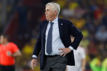 Galvão Bueno sai em defesa de Ancelotti e vê seleção brasileira jogando para não perder: “Esse foi o pensamento”