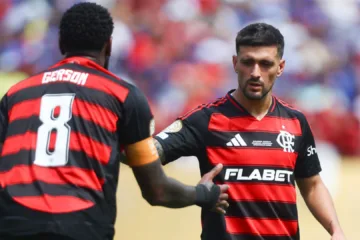 Gerson e Arrascaeta, em jogo do Mundial
