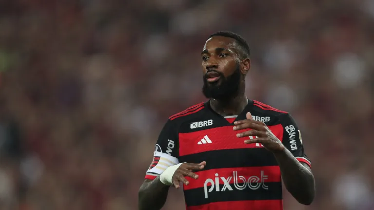 Gerson ‘ignora’ torcedores do Flamengo no Mundial de Clubes e vídeo repercute: “Que nunca mais volte”