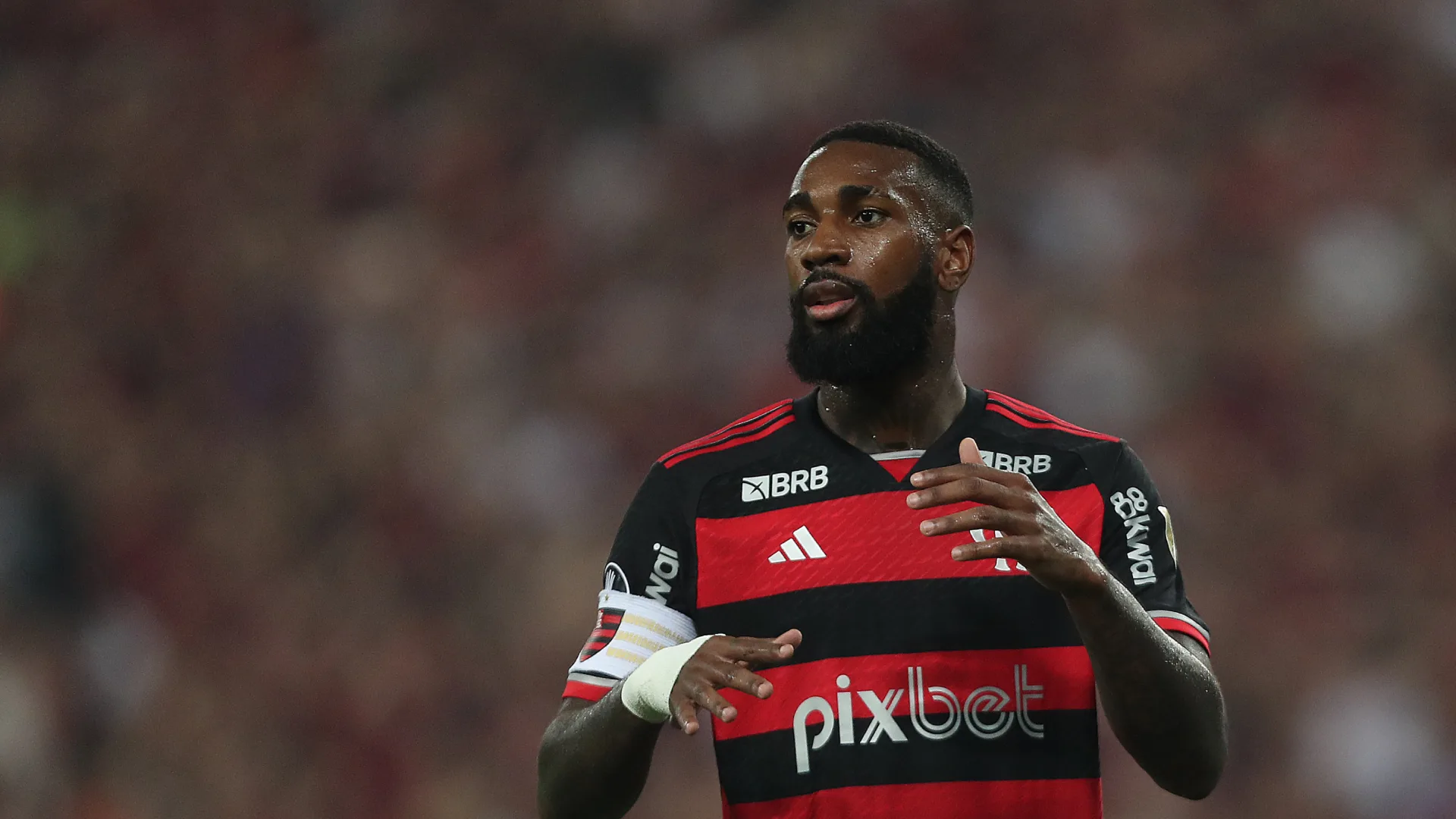 Gerson ‘ignora’ torcedores do Flamengo no Mundial de Clubes e vídeo repercute: “Que nunca mais volte”