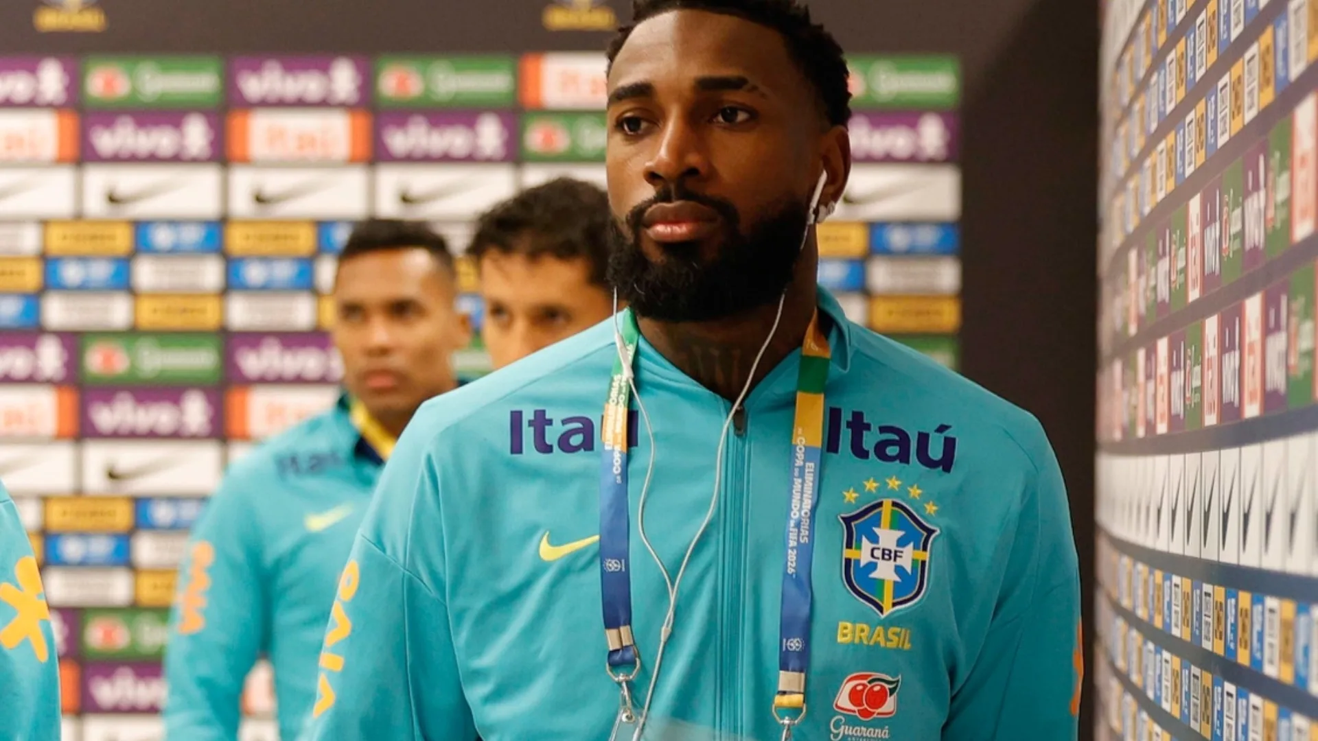 Cicinho dá razão ao torcedor do Flamengo e critica decisão de Gerson: “Abrindo mão da seleção brasileira”