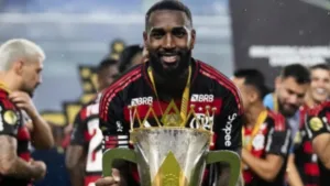 Gerson pode só se apresentar ao Zenit depois de jogar Copa do Mundo de Clubes pelo Flamengo