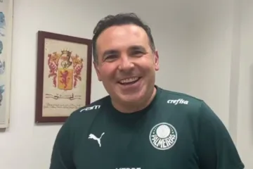 Reinaldo Gottino traz relato direto do estádio após paralisação de Palmeiras x Al-Ahly: “Raios, trovões e vento”