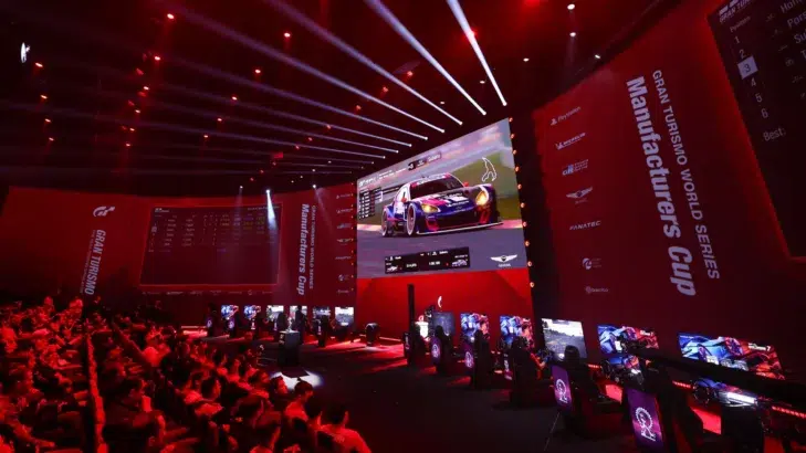 Gran Turismo World Series 2025 inicia sábado (7) com participação de brasileiro Adriano Carrazza Gran Turismo World Series 2025 inicia sábado (7) com participação de brasileiro Adriano Carrazza