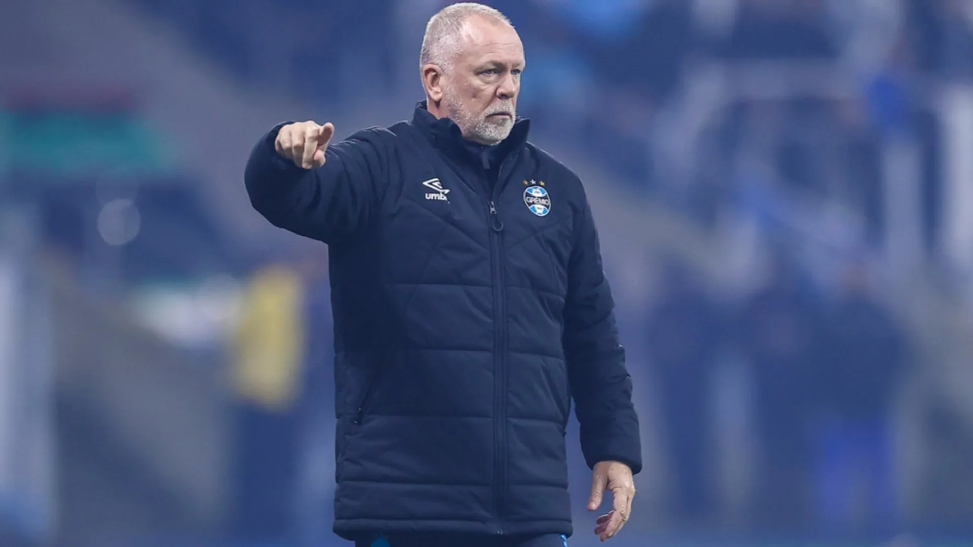 Grêmio promete camisa 9 para Mano Menezes e tem Pavón e mais um entre negociáveis na janela de transferências