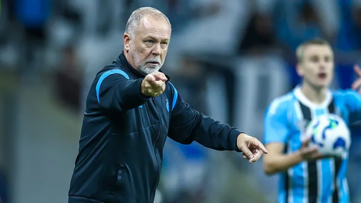 Bruno Soares detalha situação do mercado da bola do Grêmio: “Mano e Felipão já foram na direção” Bruno Soares detalha situação do mercado da bola do Grêmio: “Mano e Felipão já foram na direção”