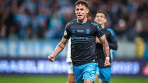 Carballo atrasa novamente em reapresentação no Grêmio; jogador está nos planos de Mano Menezes para 2025