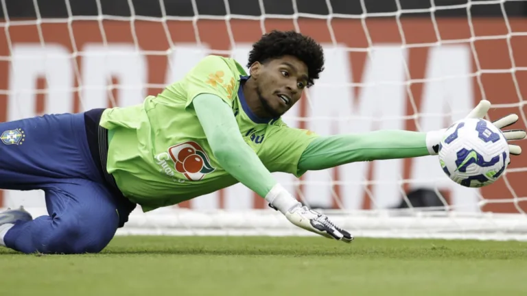 Caio Ribeiro compara Hugo Souza, do Corinthians, ao nível de Ederson e Alisson: “Não deve nada aos dois”