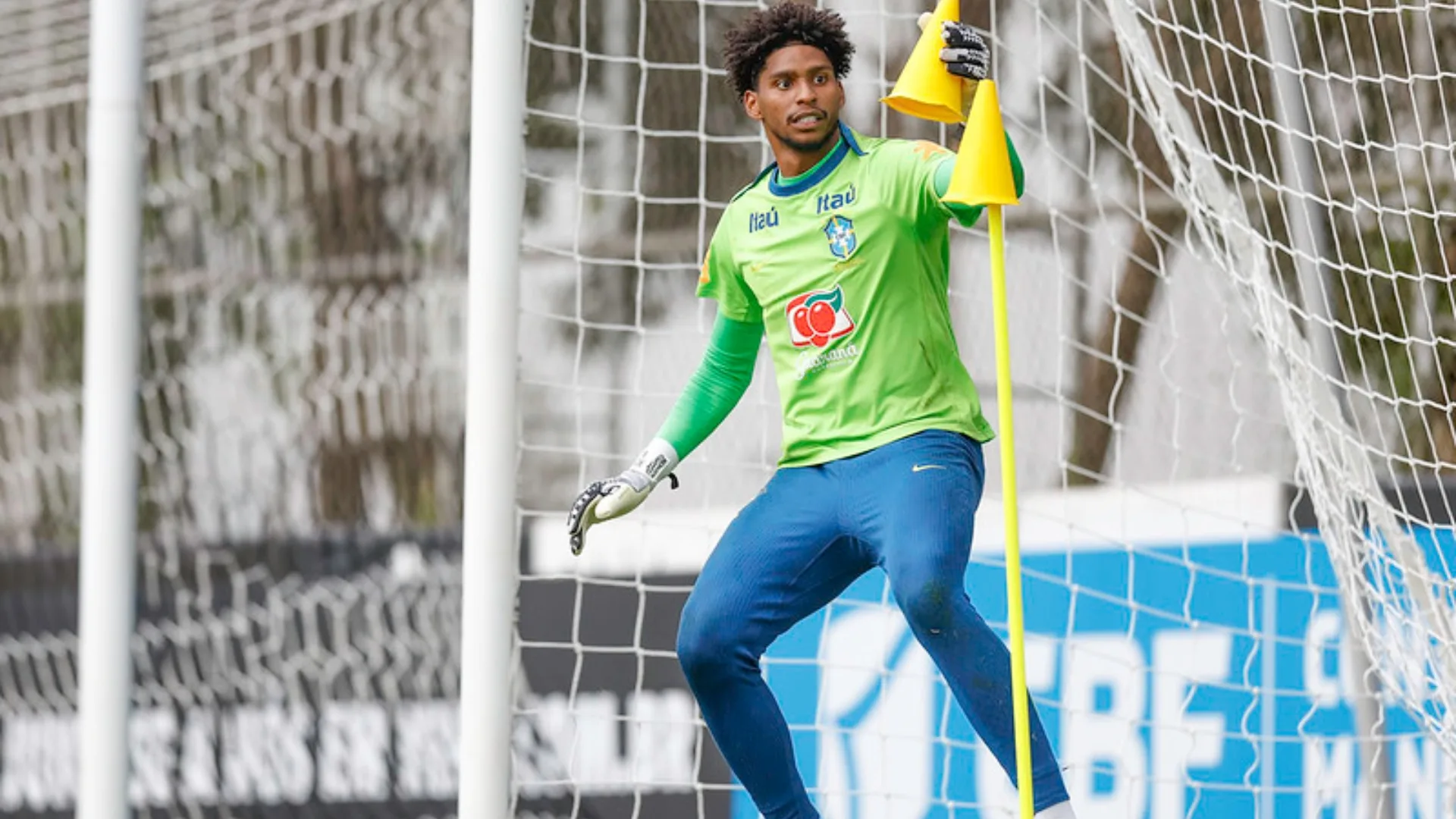 Hugo Souza, do Corinthians, comenta volta à seleção brasileira e exalta Alisson: “Sempre fui fã dele”