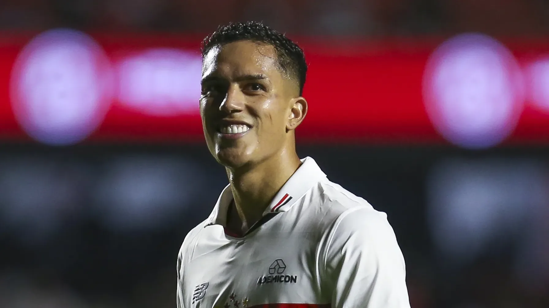 Dorival Júnior pede e Igor Vinícius está perto de trocar São Paulo pelo Corinthians; torcedores comemoram