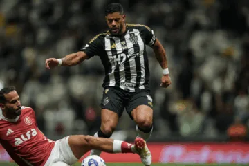 Internacional perde para o Atlético-MG, entra no Z4 e torcedores se revoltam: “Pede para sair, Roger Machado”