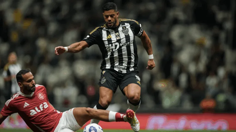Internacional perde para o Atlético-MG, entra no Z4 e torcedores se revoltam: “Pede para sair, Roger Machado”
