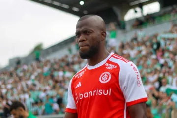 Internacional monitora atuação de Enner Valencia em jogo do Equador e pode gerar mudança de Roger Machado
