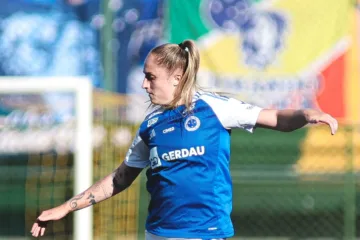 Isa Haas, do Cruzeiro, é nome na lista de Arthur Elias para Copa América Feminina e comemora nas redes sociais