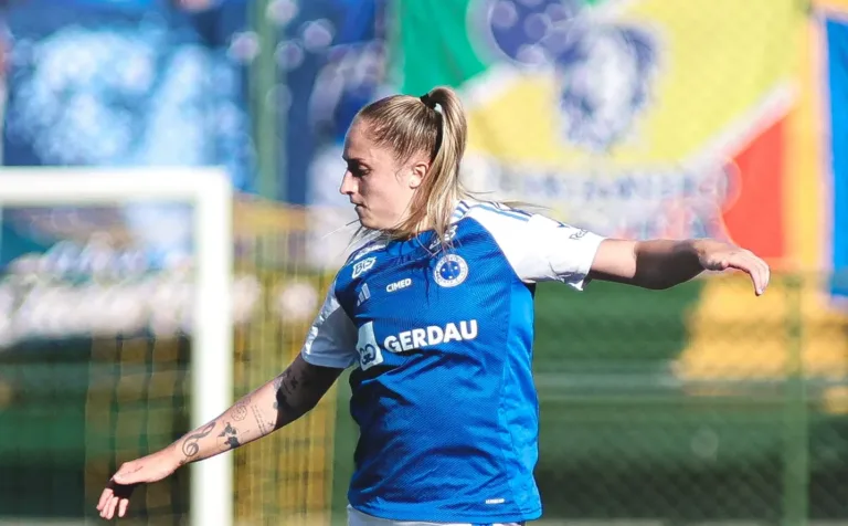 Isa Haas, do Cruzeiro, é nome na lista de Arthur Elias para Copa América Feminina e comemora nas redes sociais
