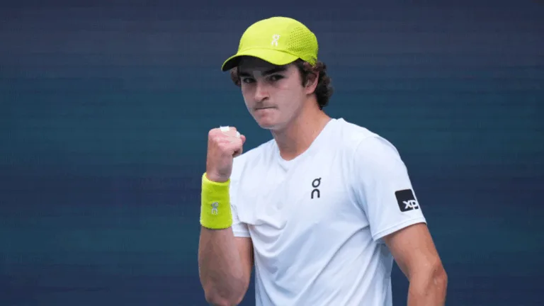 Jacob Fearnley x João Fonseca: onde assistir, horário do jogo pelo Grand Slam de Wimbledon 2025