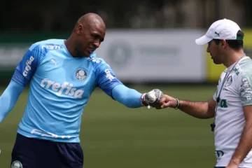 Jailson, ex-Palmeiras, aponta revolta de Abel Ferreira com situação de Vitor Roque: “A Leila que trouxe”