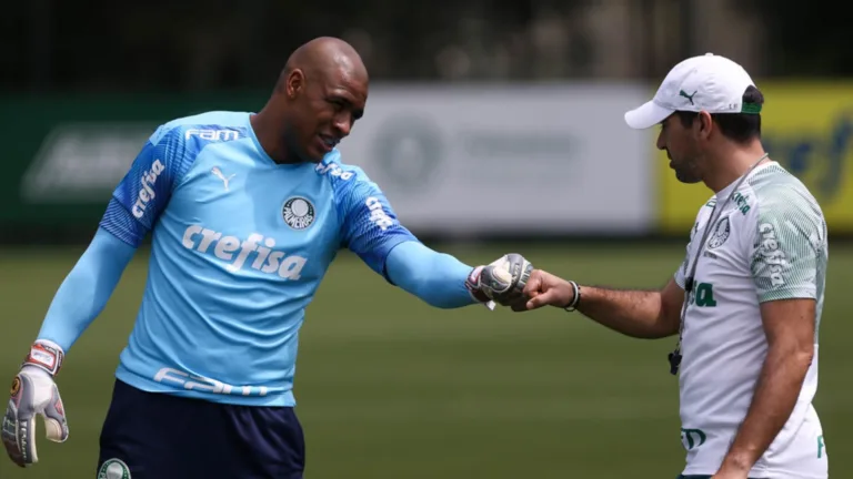 Jailson, ex-Palmeiras, aponta revolta de Abel Ferreira com situação de Vitor Roque: “A Leila que trouxe”