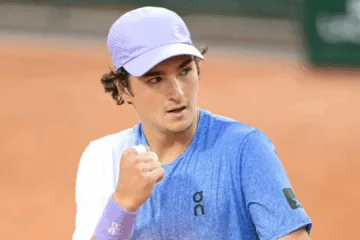 João Fonseca enfrenta Flavio Cobolli no ATP 500 de Halle e pode fazer final contra Jannik Sinner