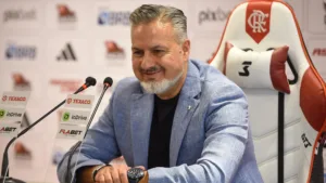Boto sofre pressão no Flamengo e pode cair após recuo em contratação e polêmica com Pedro