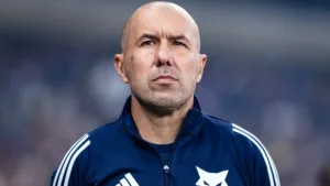 Leonardo Jardim reclama da arbitragem de Vitória x Cruzeiro por expulsão de Eduardo: “Vermelho mal analisado”