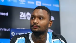 Torcedores do Grêmio ligam alerta e Luan Cândido é mais um jogador que pode deixar o clube