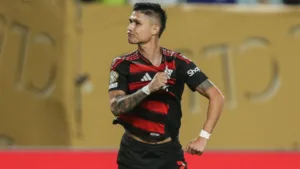 Flamengo rejeita investida do Atlético-MG por Luiz Araújo e mantém atacante no elenco