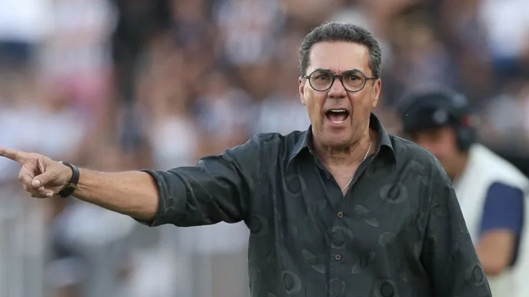 Luxemburgo descarta clubismo e vibra com vitórias Botafogo e Flamengo no Mundial: “Chega de ser vira-lata”