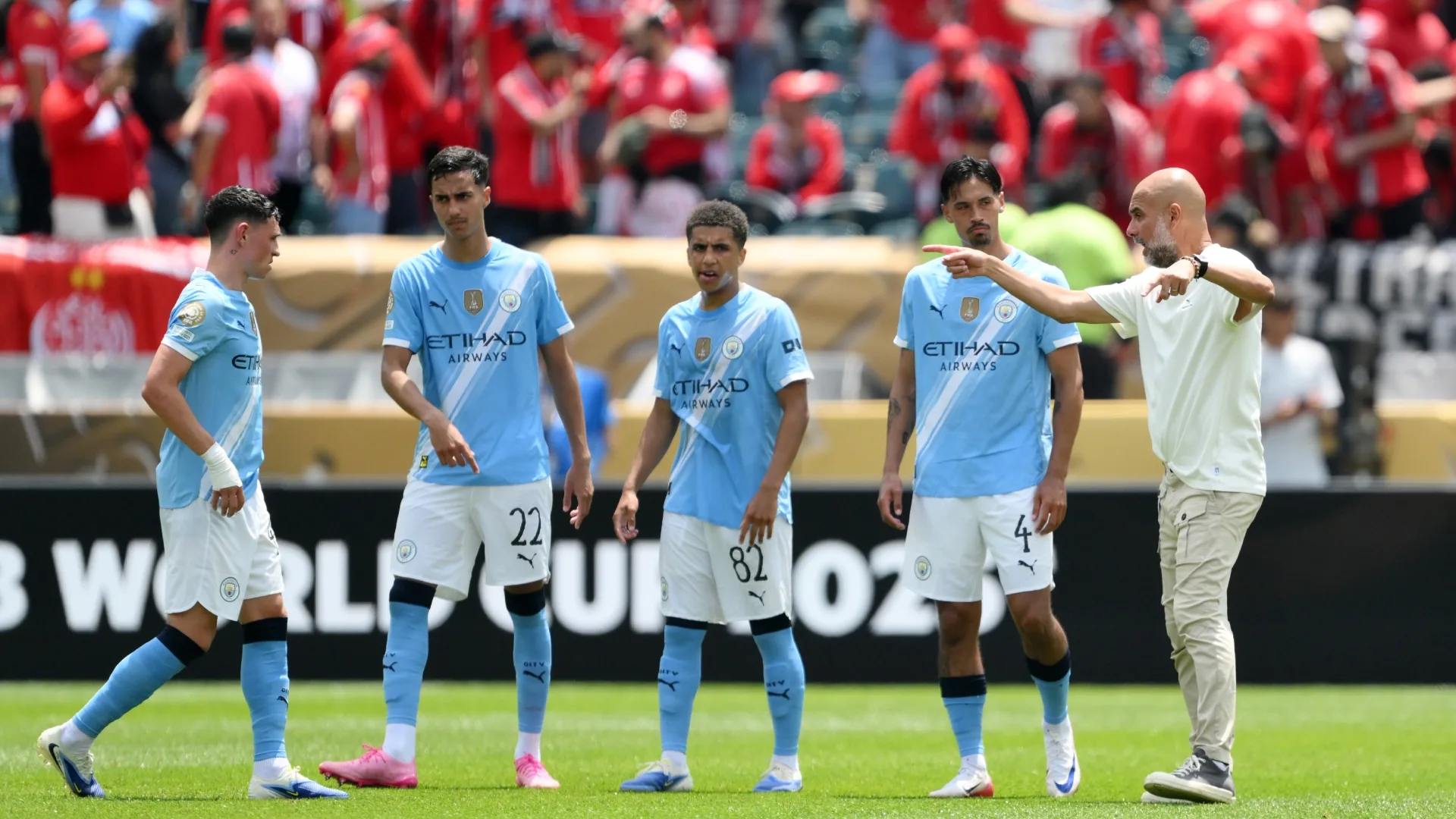 Manchester City x Al Ain: torcedores debatem escalação dos Citzens antes do jogo do Mundial de Clubes