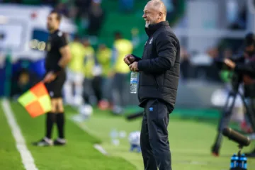 Mano Menezes tem roteiro de atividades em retorno do Grêmio hoje; clube disputa Brasileirão e Sul-Americana