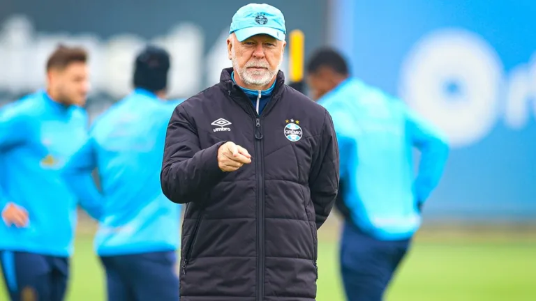 Mano Menezes define planejamento do Grêmio durante pausa da Copa do Mundo de Clubes e destaca prioridades