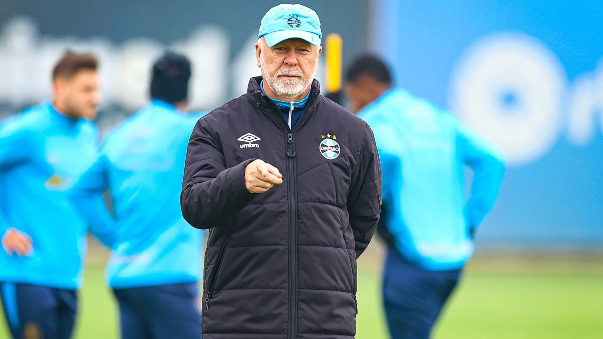 Mano Menezes define planejamento do Grêmio durante pausa da Copa do Mundo de Clubes e destaca prioridades