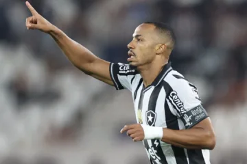 Marlon Freitas cobra humildade no Botafogo e elogia PSG: “Coletivo muito forte”