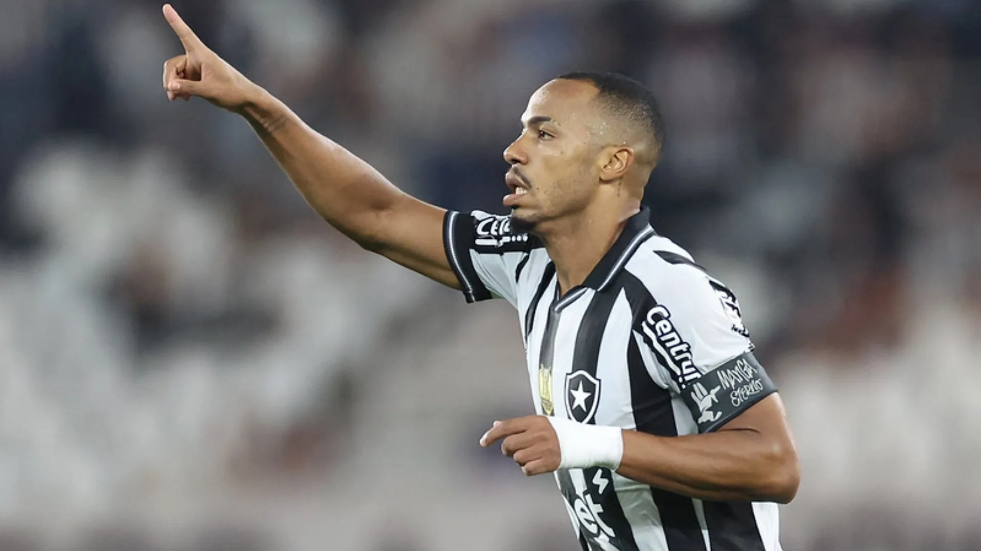 Marlon Freitas cobra humildade no Botafogo e elogia PSG: “Coletivo muito forte”