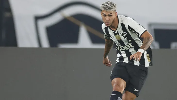 Lateral do Botafogo, Mateo Ponte destaca fase do time e nova posição em campo: “Meu foco é ajudar”
