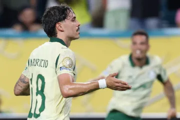 Palmeiras leva golaço de Suárez, mas busca empate contra o Inter Miami e garante classificação no Mundial