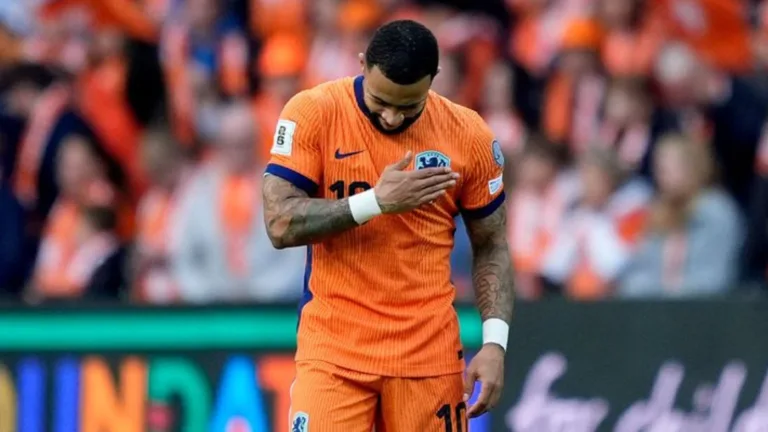 Memphis Depay, atacante do Corinthians, chega a 50 gols com a camisa da Holanda e iguala recorde de Van Persie 